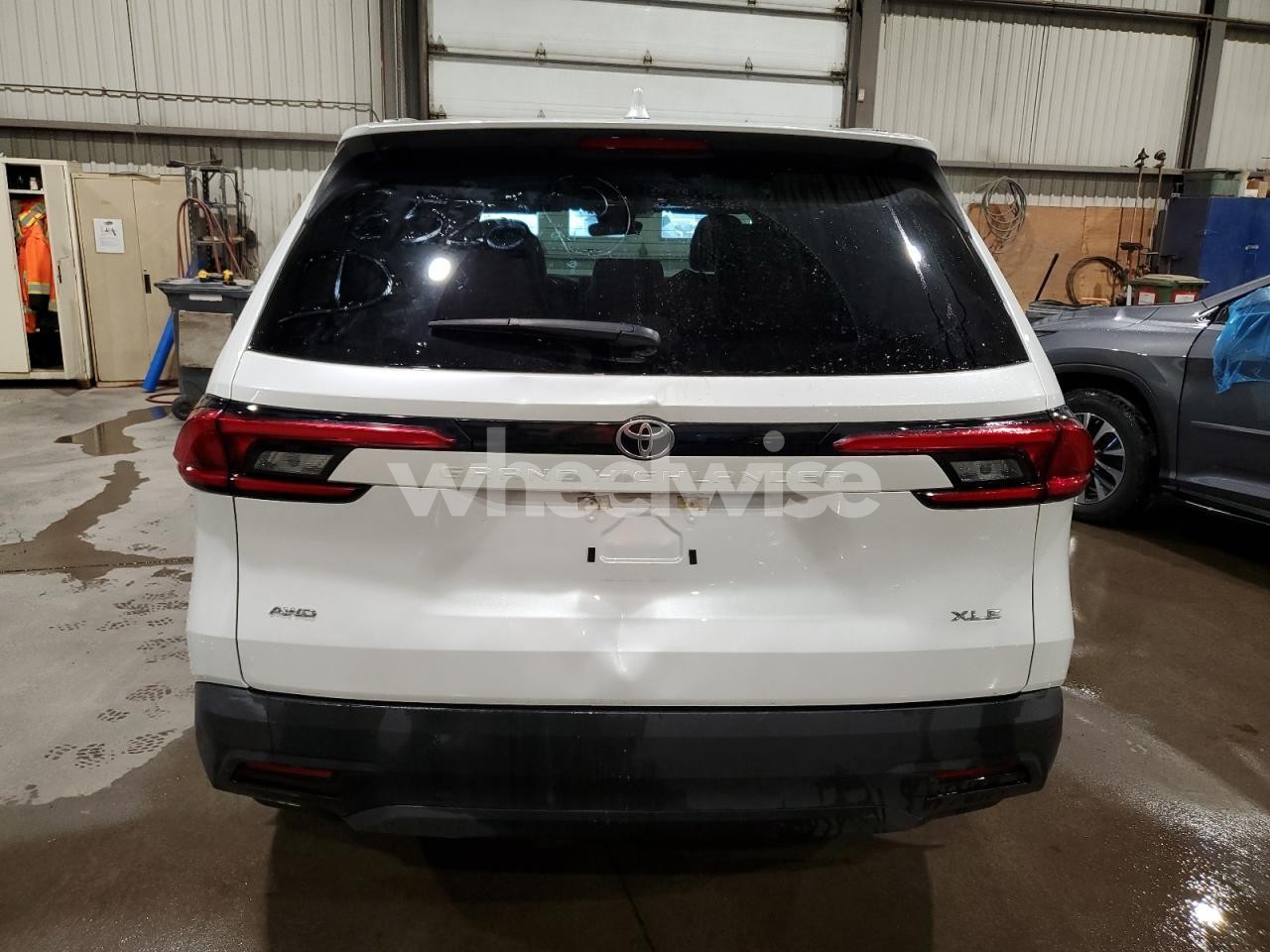 Photo 6 of 2024 TOYOTA GRAND HIGHLANDER XLE (VIN 5TDAAAB55RS020934)