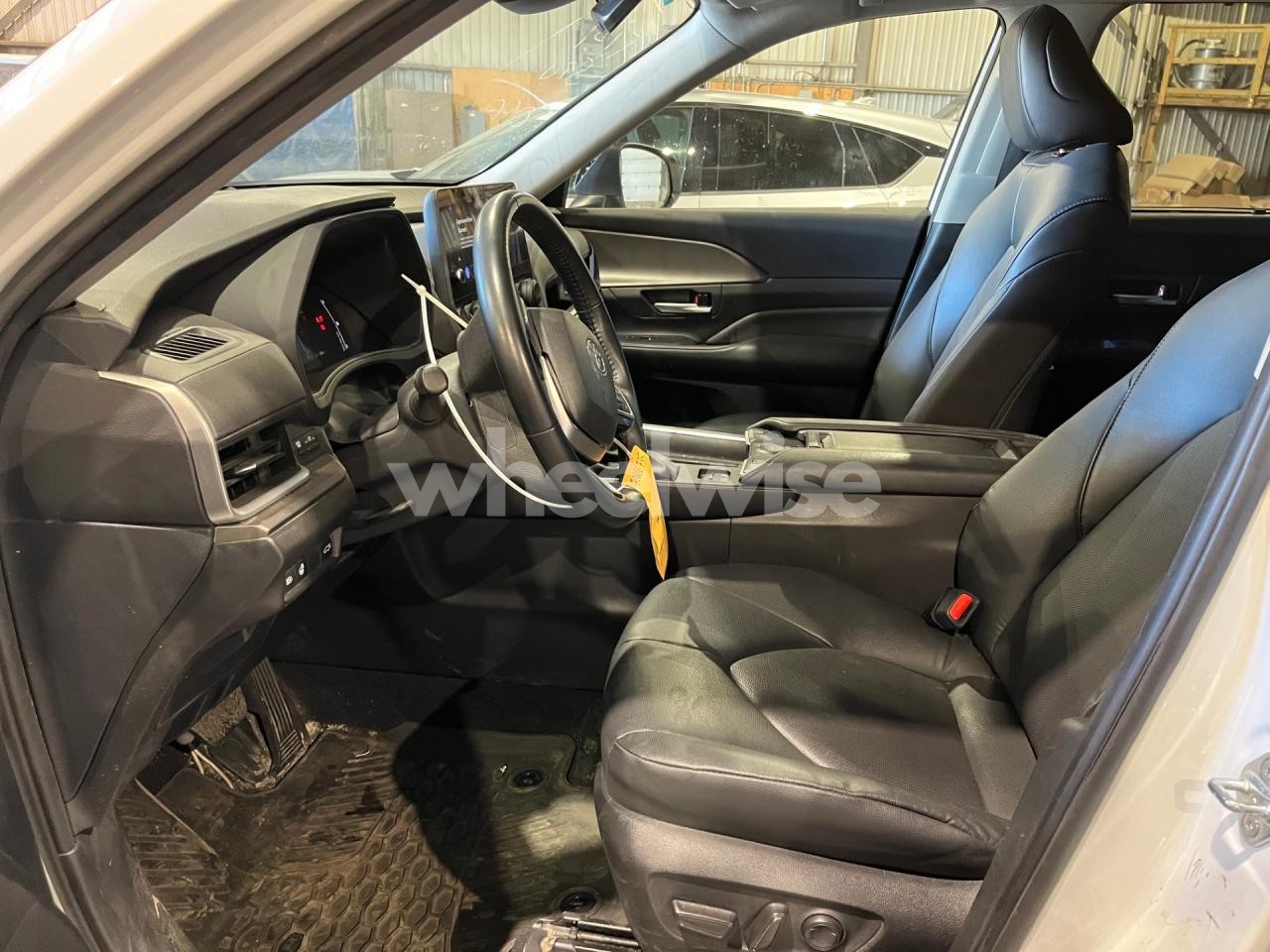 Photo 7 of 2024 TOYOTA GRAND HIGHLANDER XLE (VIN 5TDAAAB55RS020934)