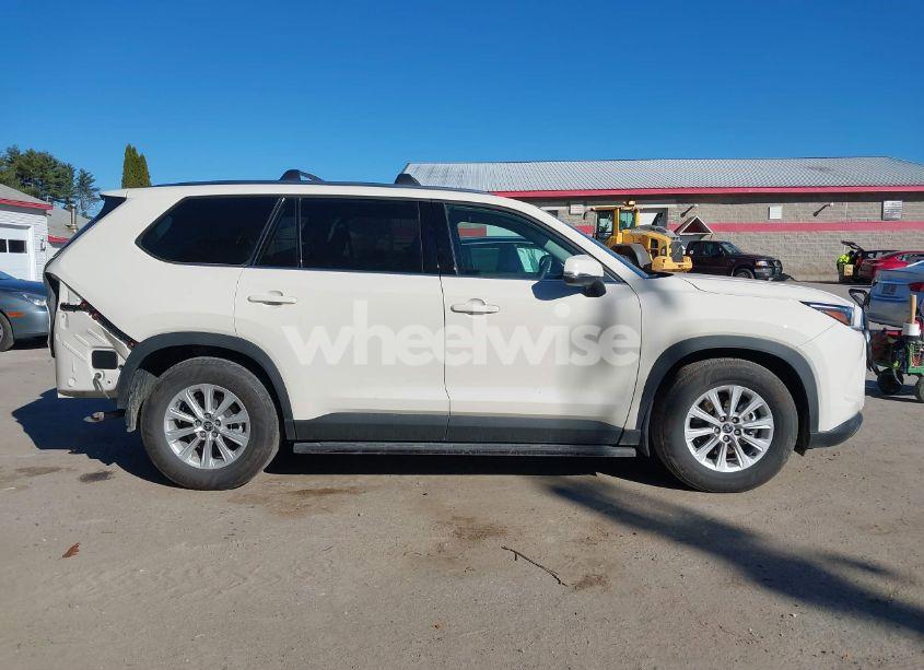 Photo 13 of 2024 Toyota Grand HIGHLANDER XLE (VIN 5TDAAAB55RS050984)