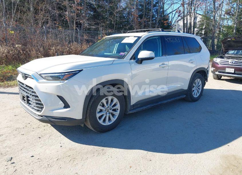 Photo 2 of 2024 Toyota Grand HIGHLANDER XLE (VIN 5TDAAAB55RS050984)