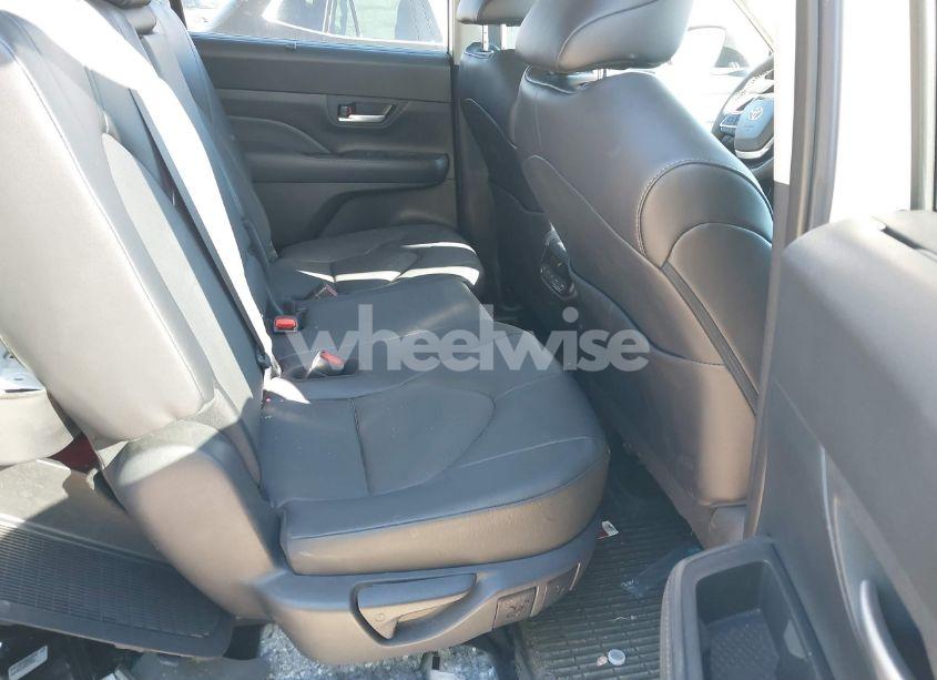 Photo 8 of 2024 Toyota Grand HIGHLANDER XLE (VIN 5TDAAAB55RS050984)