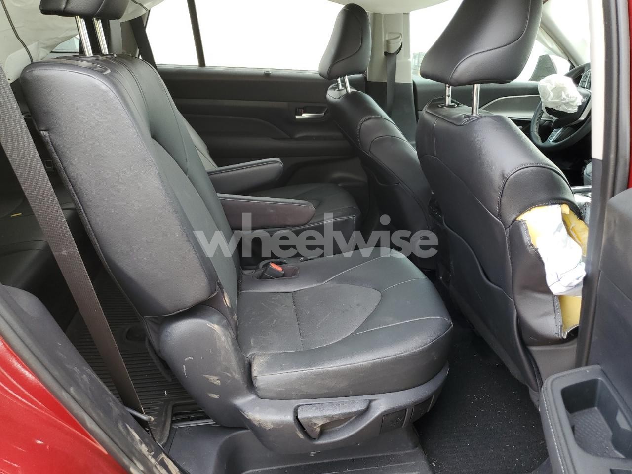 Photo 11 of 2024 TOYOTA GRAND HIGHLANDER XLE (VIN 5TDAAAB55RS068269)