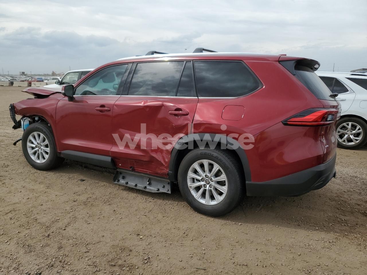 Photo 2 of 2024 TOYOTA GRAND HIGHLANDER XLE (VIN 5TDAAAB55RS068269)