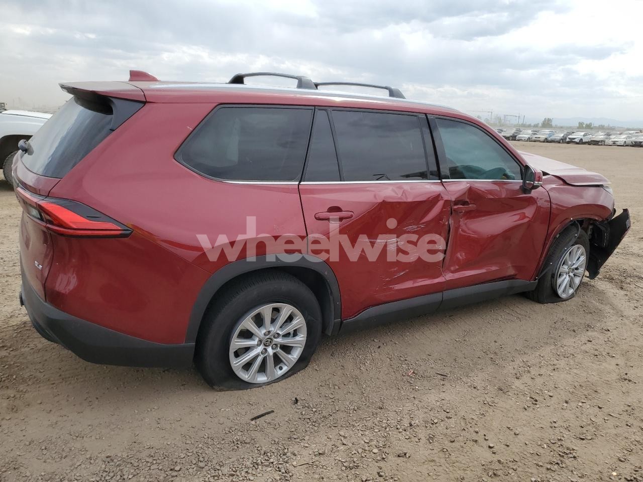 Photo 3 of 2024 TOYOTA GRAND HIGHLANDER XLE (VIN 5TDAAAB55RS068269)