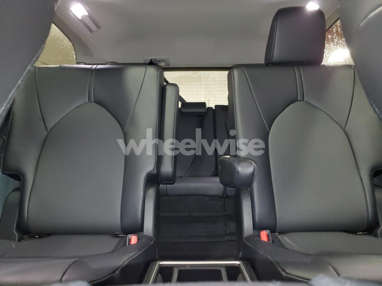 Photo 10 of 2025 TOYOTA GRAND HIGHLANDER LE (VIN 5TDAAAB55SS095204)