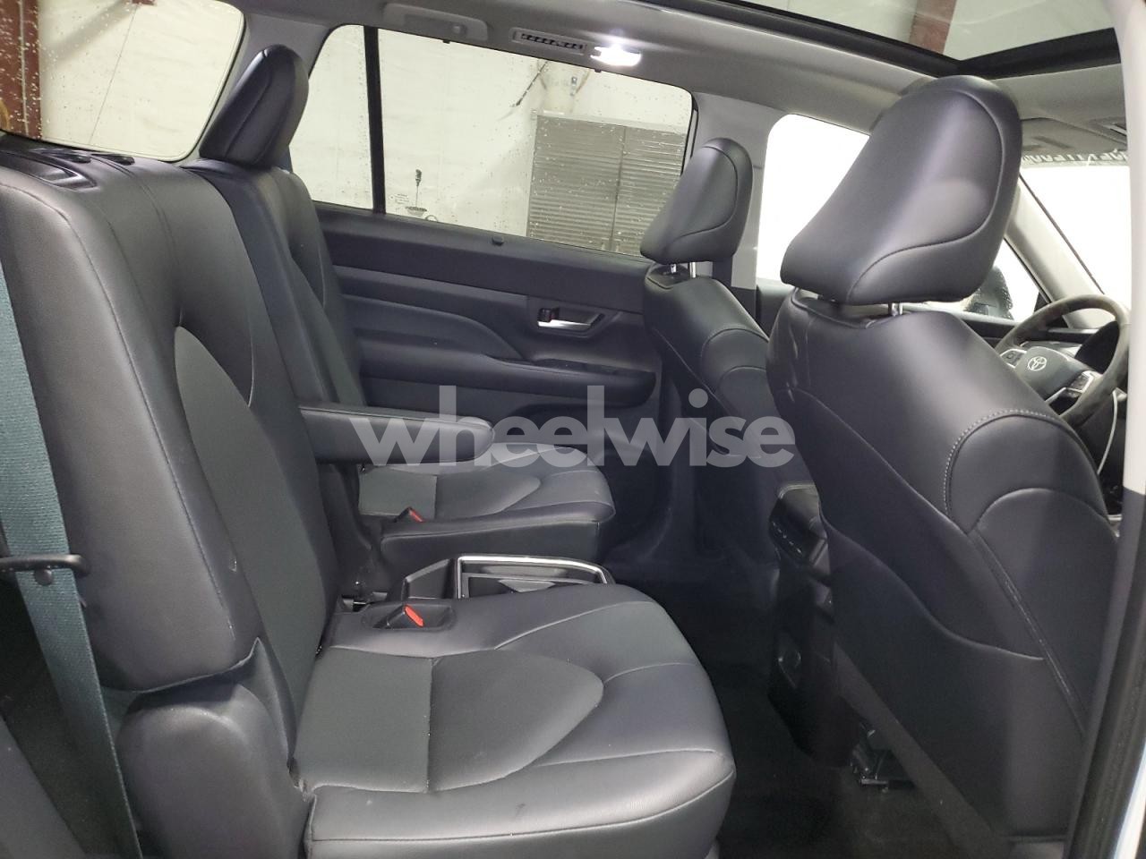 Photo 11 of 2025 TOYOTA GRAND HIGHLANDER LE (VIN 5TDAAAB55SS095204)