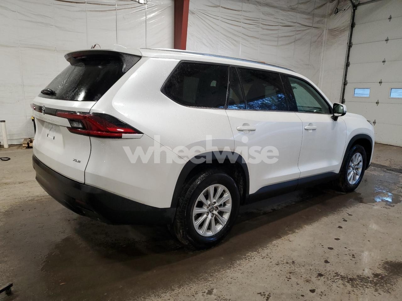 Photo 3 of 2025 TOYOTA GRAND HIGHLANDER LE (VIN 5TDAAAB55SS095204)