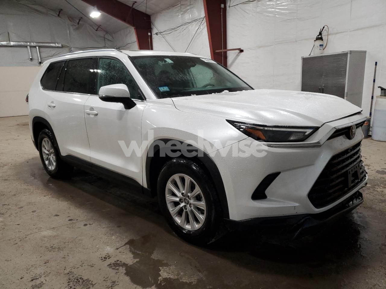 Photo 4 of 2025 TOYOTA GRAND HIGHLANDER LE (VIN 5TDAAAB55SS095204)