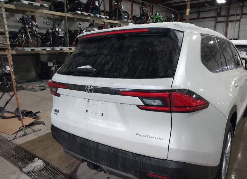 Photo 16 of 2024 Toyota Grand HIGHLANDER PLATINUM (VIN 5TDAAAB56RS012549)