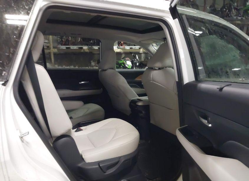 Photo 8 of 2024 Toyota Grand HIGHLANDER PLATINUM (VIN 5TDAAAB56RS012549)