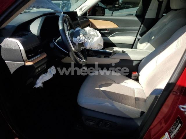 Photo 7 of 2024 TOYOTA GRAND HIGHLANDER XLE (VIN 5TDAAAB56RS012745)