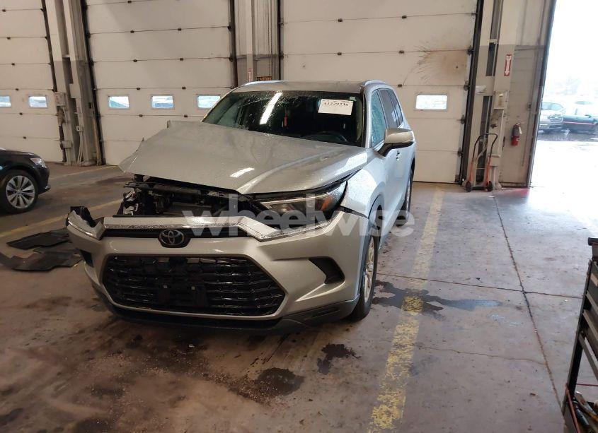 Photo 2 of 2024 Toyota Grand HIGHLANDER XLE (VIN 5TDAAAB56RS027018)