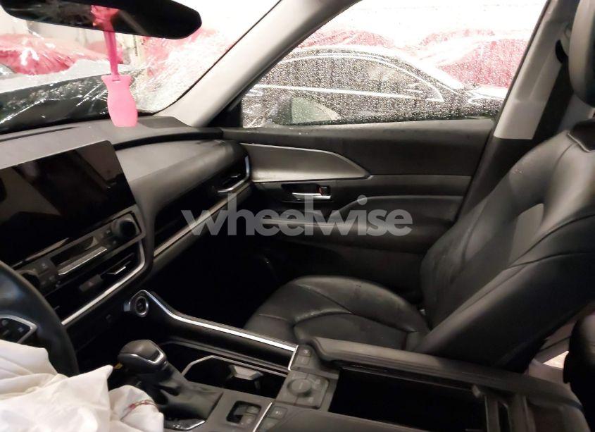 Photo 5 of 2024 Toyota Grand HIGHLANDER XLE (VIN 5TDAAAB56RS027018)