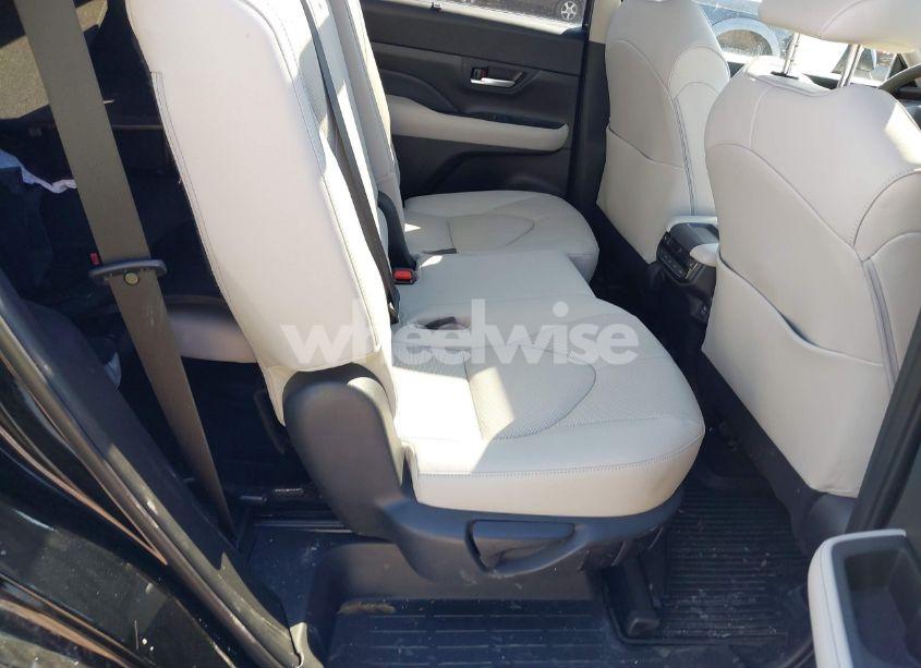 Photo 8 of 2024 Toyota Grand HIGHLANDER LIMITED (VIN 5TDAAAB56RS043798)