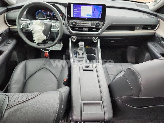 2024 TOYOTA GRAND HIGHLANDER XLE (VIN 5TDAAAB57RS009210) main photo