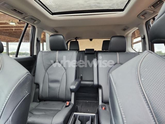 Photo 2 of 2024 TOYOTA GRAND HIGHLANDER XLE (VIN 5TDAAAB57RS009210)