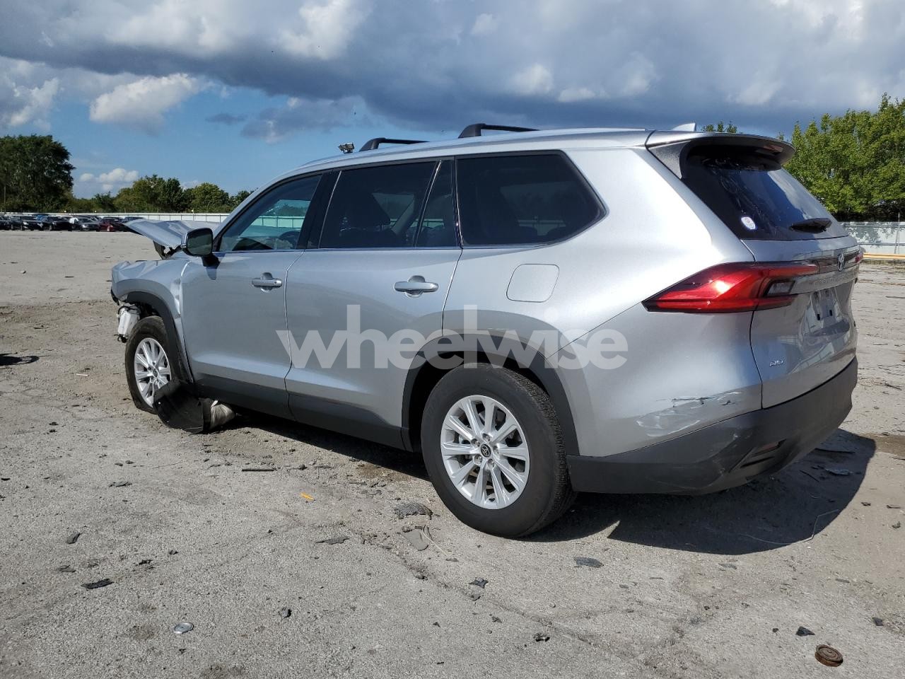 Photo 2 of 2024 TOYOTA GRAND HIGHLANDER XLE (VIN 5TDAAAB57RS020420)