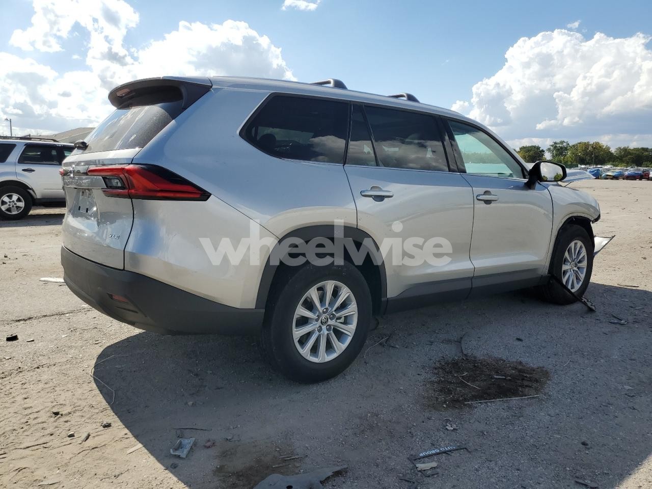 Photo 3 of 2024 TOYOTA GRAND HIGHLANDER XLE (VIN 5TDAAAB57RS020420)