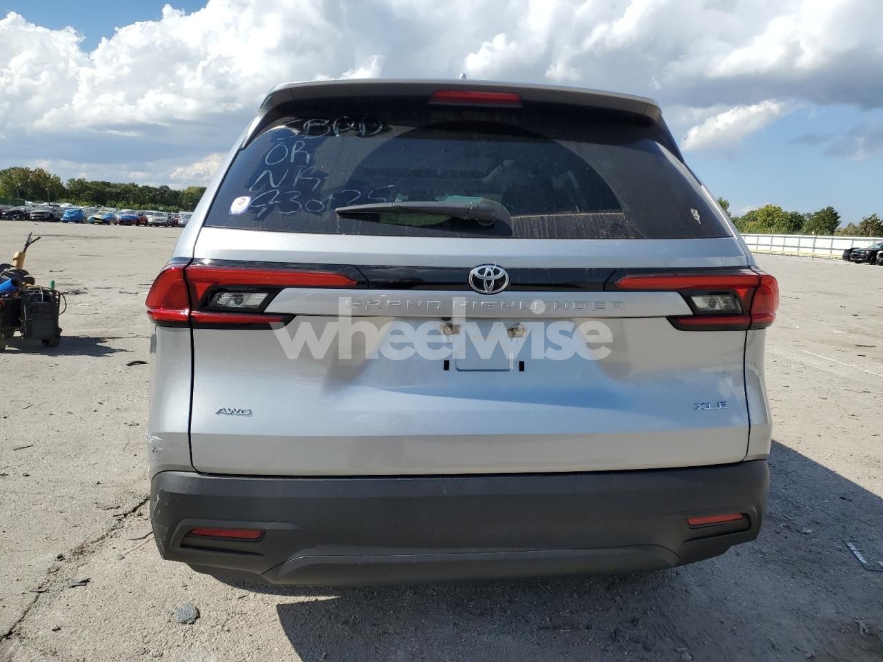 Photo 6 of 2024 TOYOTA GRAND HIGHLANDER XLE (VIN 5TDAAAB57RS020420)