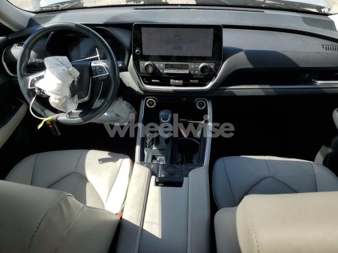 Photo 8 of 2024 TOYOTA GRAND HIGHLANDER XLE (VIN 5TDAAAB57RS020420)