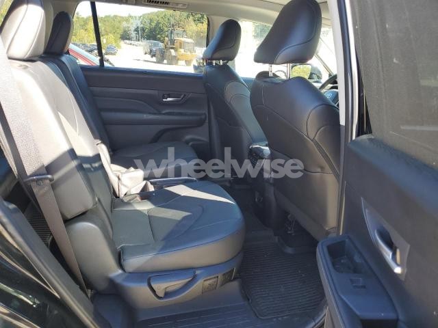 Photo 10 of 2025 TOYOTA GRAND HIGHLANDER LE (VIN 5TDAAAB58SS078803)