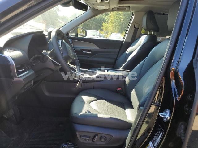 Photo 3 of 2025 TOYOTA GRAND HIGHLANDER LE (VIN 5TDAAAB58SS078803)