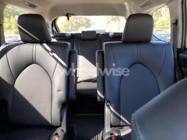 Photo 4 of 2025 TOYOTA GRAND HIGHLANDER LE (VIN 5TDAAAB58SS078803)
