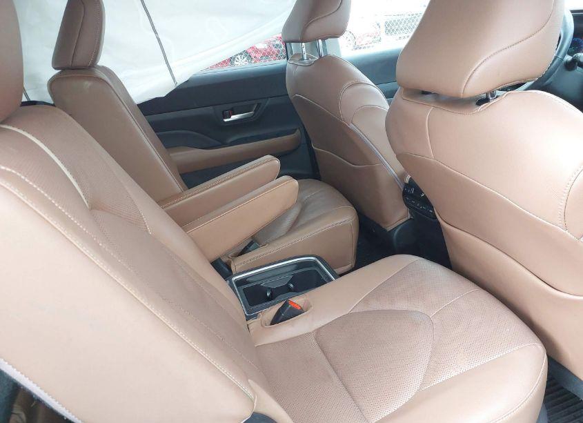 Photo 8 of 2024 Toyota Grand HIGHLANDER PLATINUM (VIN 5TDAAAB59RS004283)