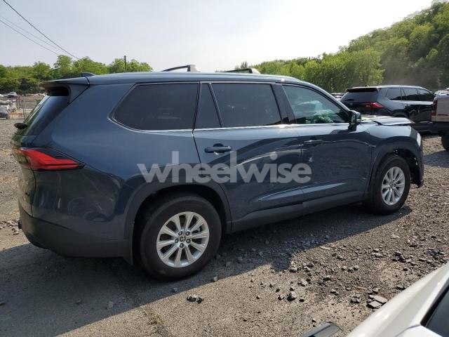 Photo 10 of 2024 TOYOTA GRAND HIGHLANDER XLE (VIN 5TDAAAB59RS004803)