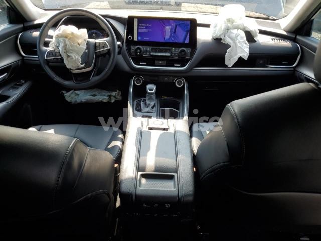 Photo 5 of 2024 TOYOTA GRAND HIGHLANDER XLE (VIN 5TDAAAB59RS004803)