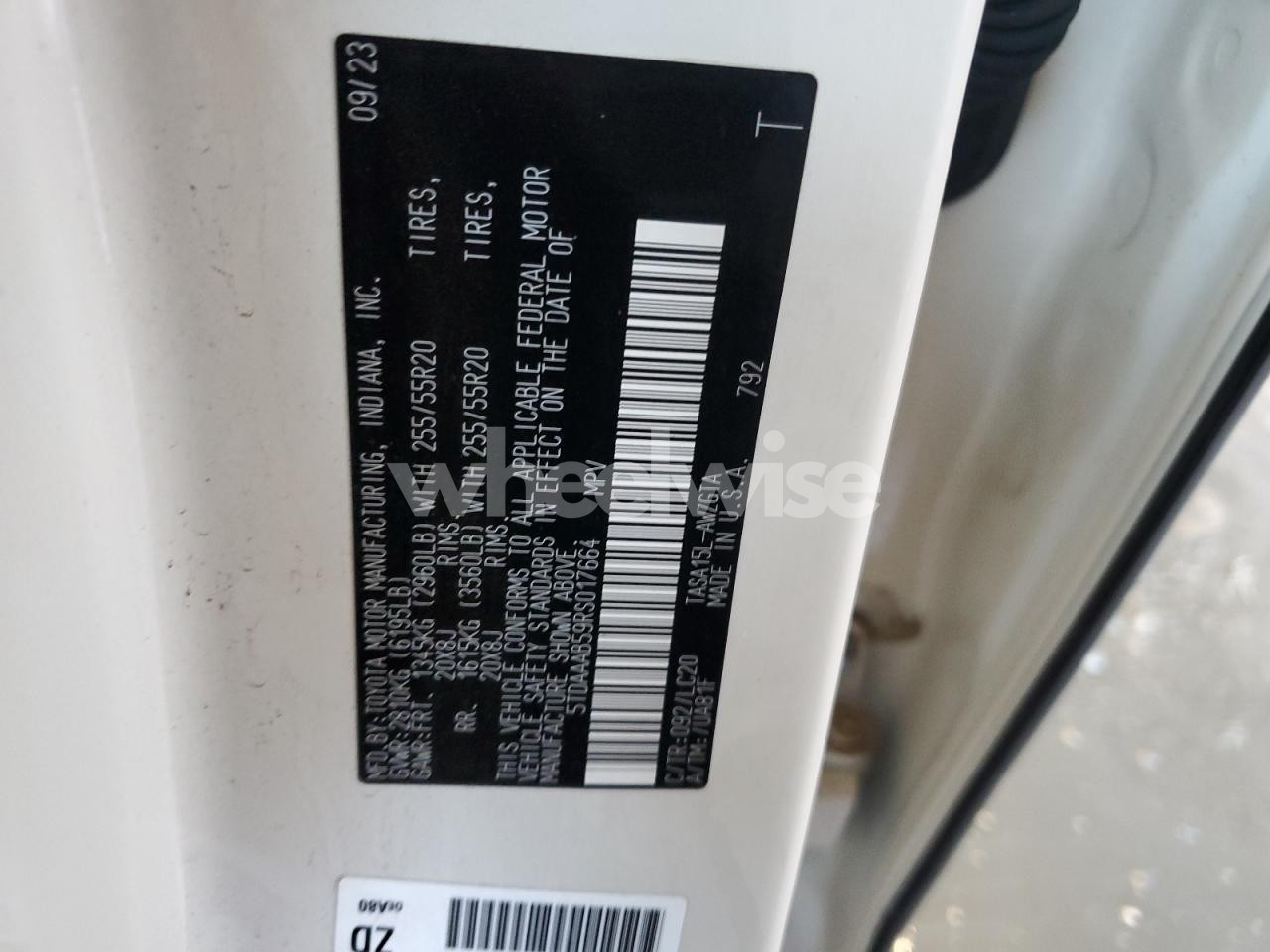 Photo 13 of 2024 TOYOTA GRAND HIGHLANDER XLE (VIN 5TDAAAB59RS017664)