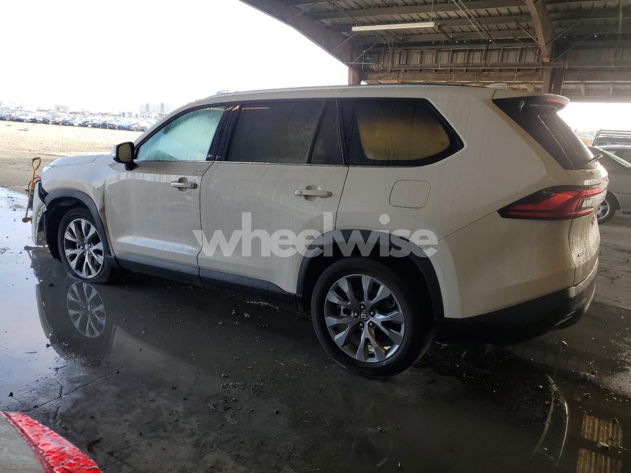 Photo 2 of 2024 TOYOTA GRAND HIGHLANDER XLE (VIN 5TDAAAB59RS017664)