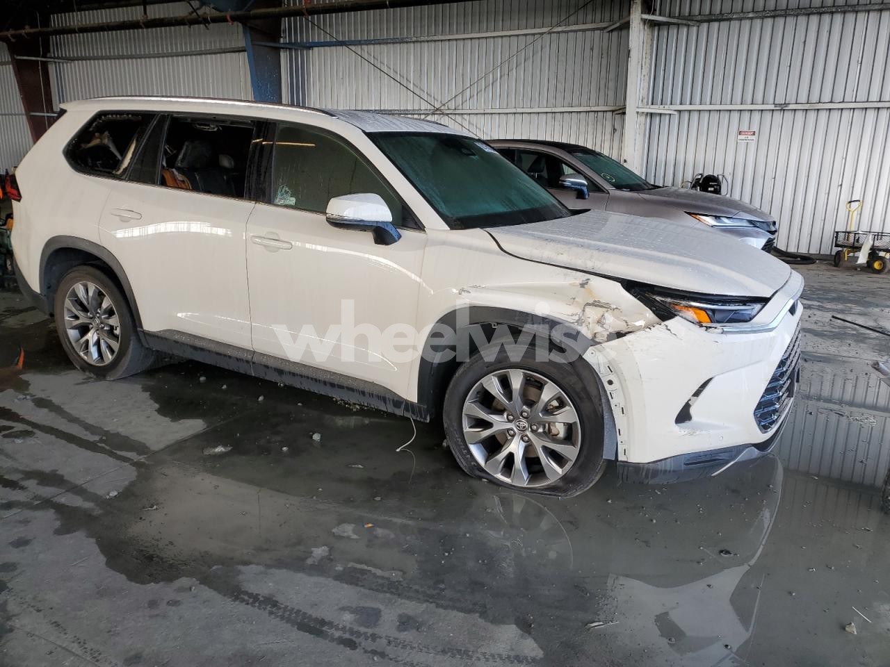 Photo 4 of 2024 TOYOTA GRAND HIGHLANDER XLE (VIN 5TDAAAB59RS017664)