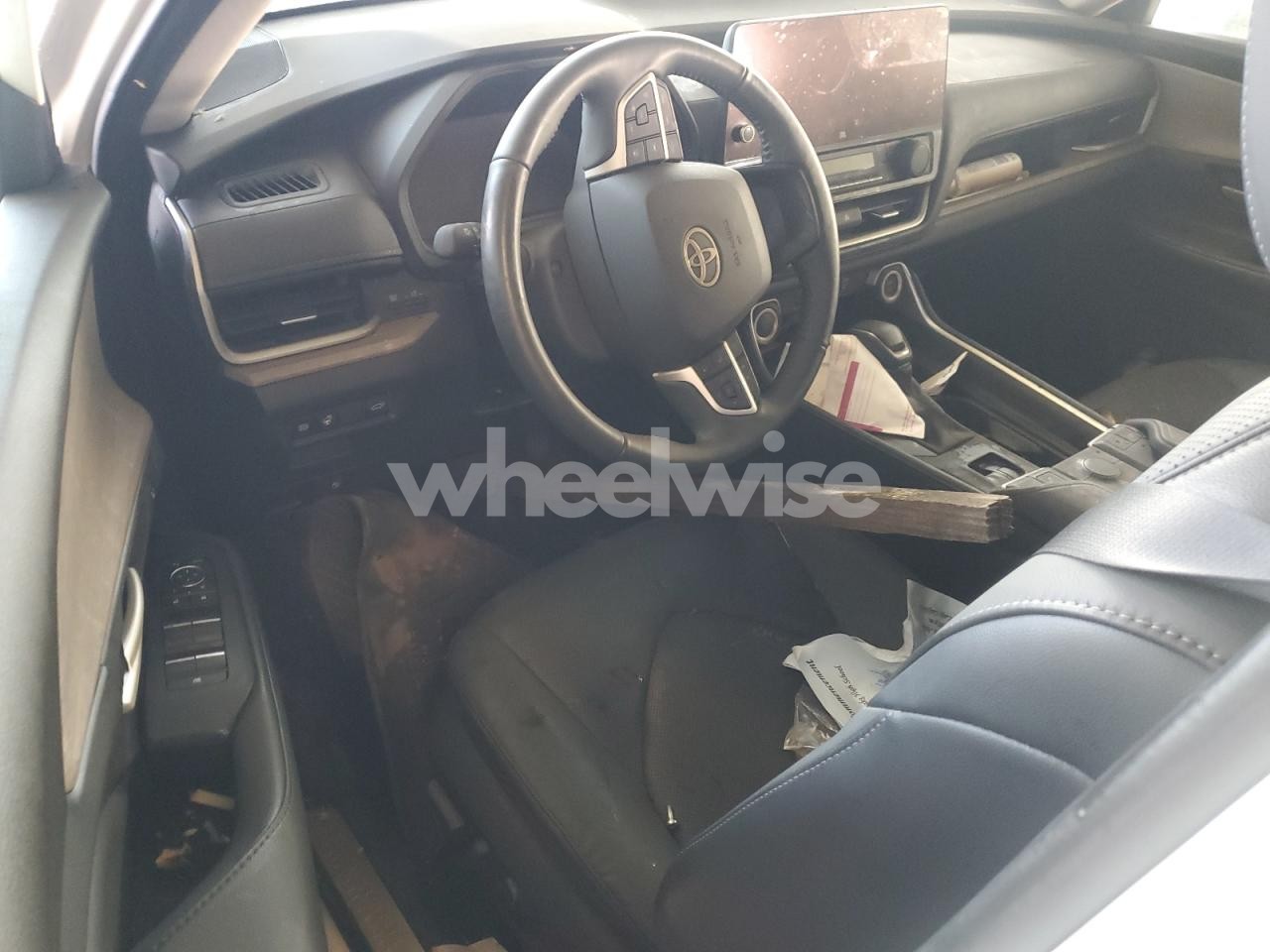 Photo 8 of 2024 TOYOTA GRAND HIGHLANDER XLE (VIN 5TDAAAB59RS017664)