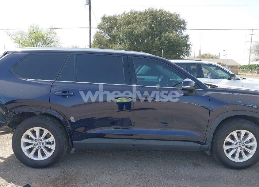 Photo 14 of 2024 Toyota Grand HIGHLANDER XLE (VIN 5TDAAAB59RS059896)
