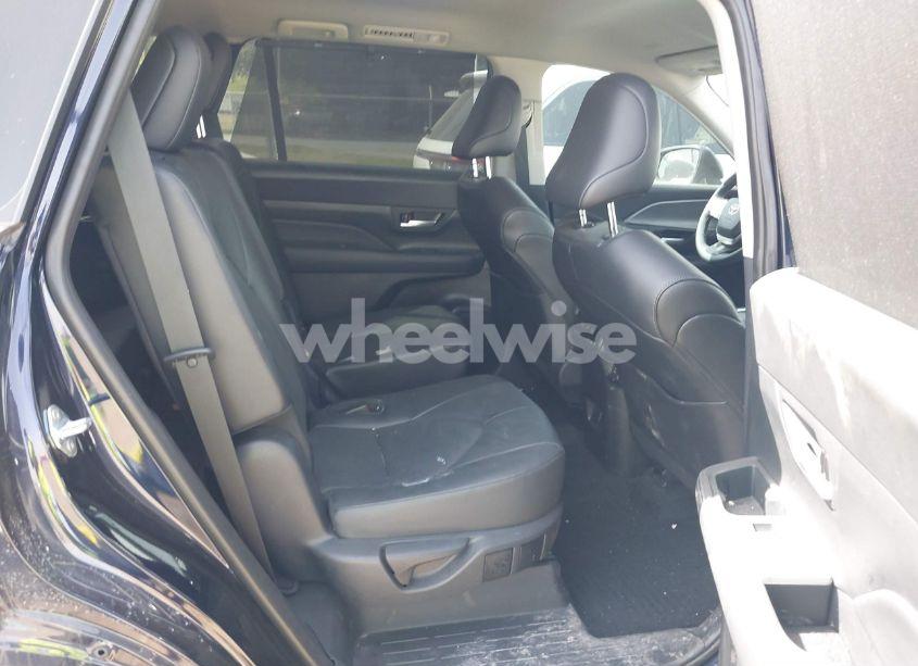 Photo 8 of 2024 Toyota Grand HIGHLANDER XLE (VIN 5TDAAAB59RS059896)