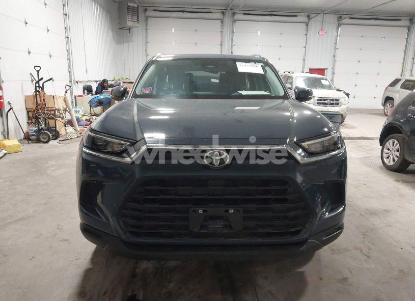 Photo 12 of 2024 Toyota Grand HIGHLANDER XLE (VIN 5TDAAAB5XRS009413)