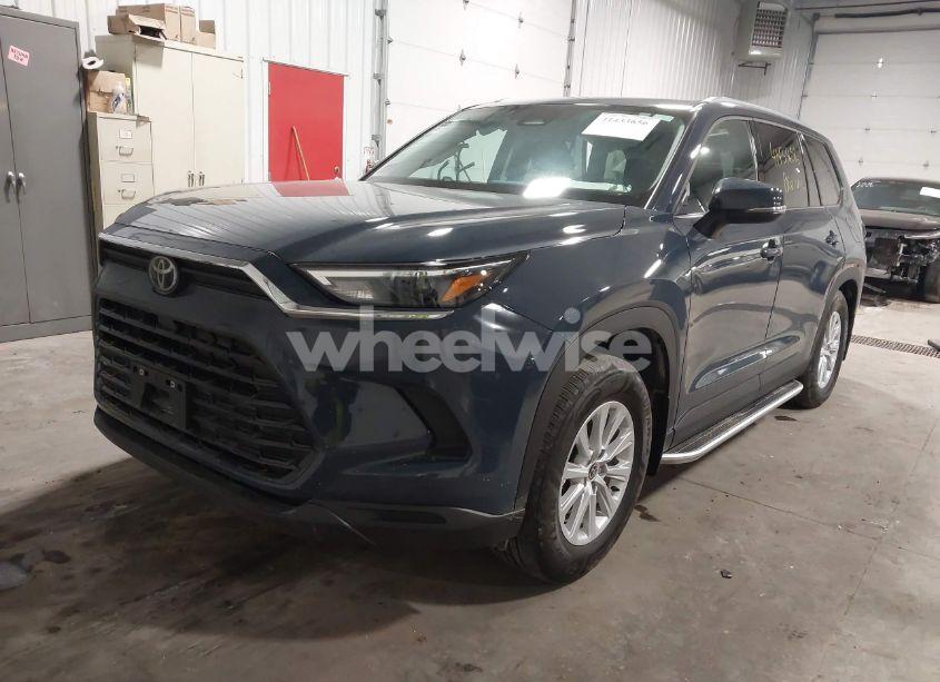 Photo 2 of 2024 Toyota Grand HIGHLANDER XLE (VIN 5TDAAAB5XRS009413)