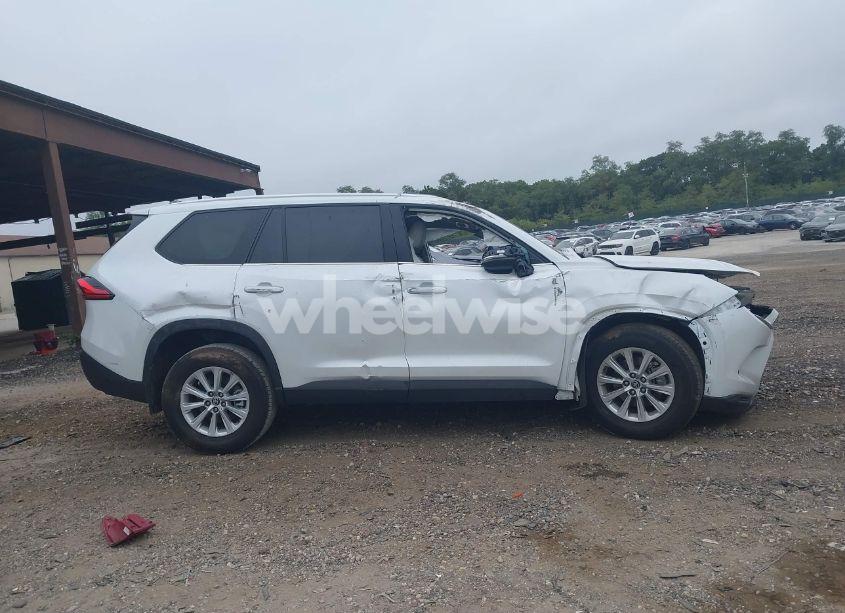 Photo 14 of 2024 Toyota Grand HIGHLANDER XLE (VIN 5TDAAAB5XRS011839)