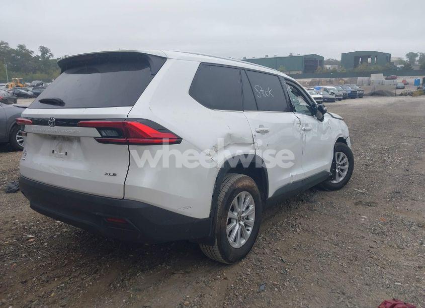 Photo 4 of 2024 Toyota Grand HIGHLANDER XLE (VIN 5TDAAAB5XRS011839)