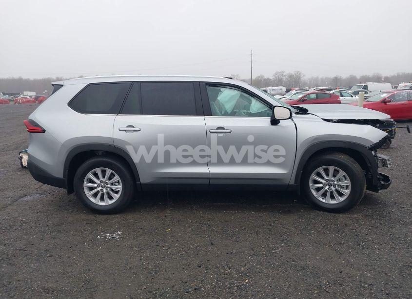 Photo 14 of 2025 Toyota Grand HIGHLANDER XLE (VIN 5TDAAAB5XSS073926)