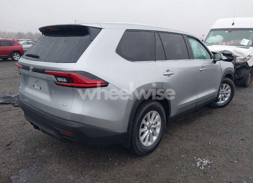 Photo 4 of 2025 Toyota Grand HIGHLANDER XLE (VIN 5TDAAAB5XSS073926)