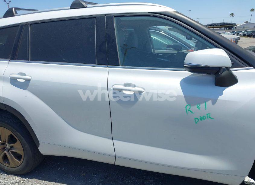 Photo 14 of 2022 Toyota Highlander HYBRID XLE BRONZE EDITION (VIN 5TDAARAH1NS510033)