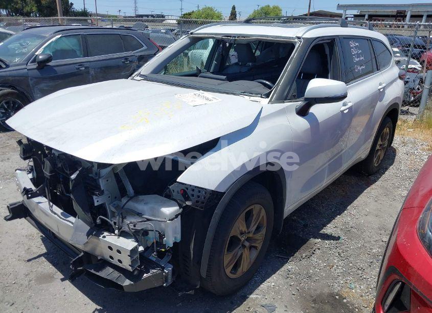 Photo 2 of 2022 Toyota Highlander HYBRID XLE BRONZE EDITION (VIN 5TDAARAH1NS510033)