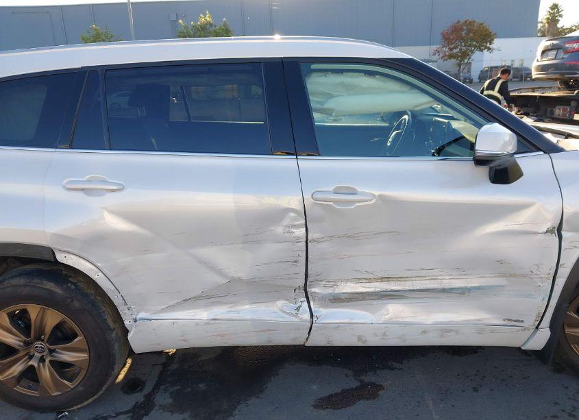 Photo 13 of 2022 Toyota Highlander HYBRID XLE BRONZE EDITION (VIN 5TDABRCH3NS544436)