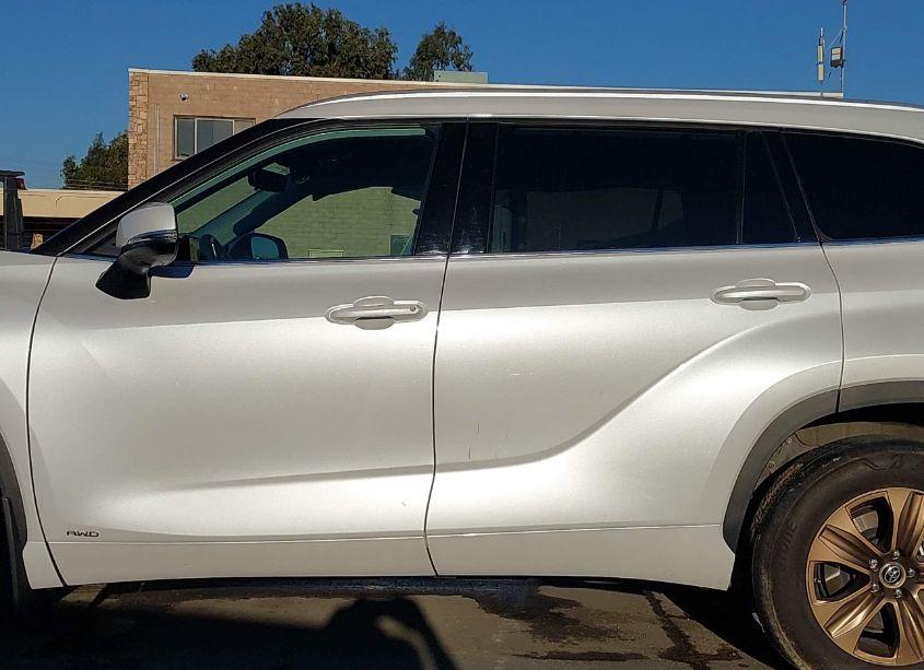 Photo 14 of 2022 Toyota Highlander HYBRID XLE BRONZE EDITION (VIN 5TDABRCH3NS544436)