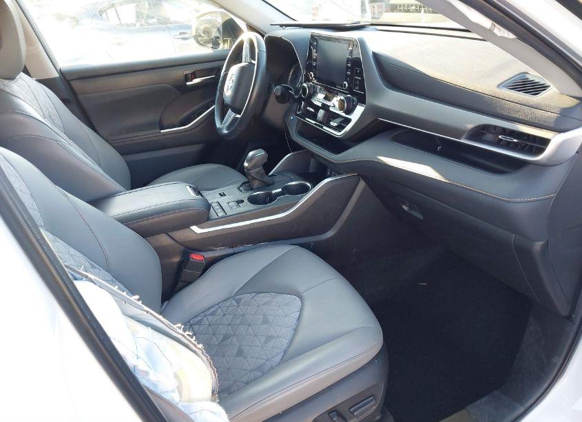 Photo 5 of 2022 Toyota Highlander HYBRID XLE BRONZE EDITION (VIN 5TDABRCH3NS544436)