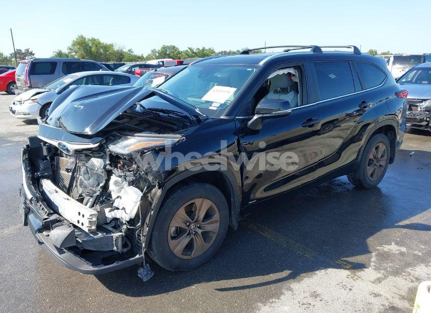 Photo 2 of 2023 Toyota Highlander HYBRID XLE BRONZE (VIN 5TDABRCH5PS567073)