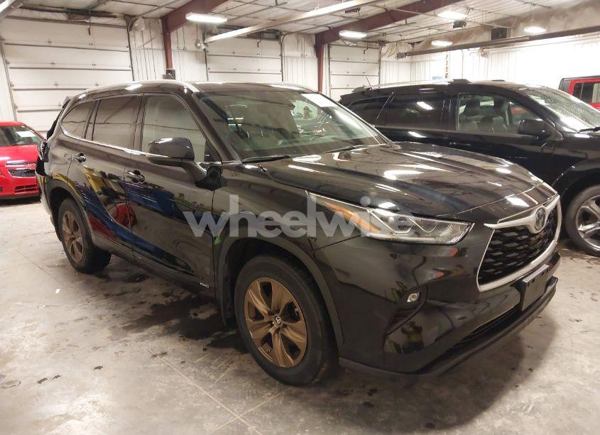 2022 Toyota Highlander HYBRID XLE BRONZE EDITION (VIN 5TDABRCHXNS537970) main photo