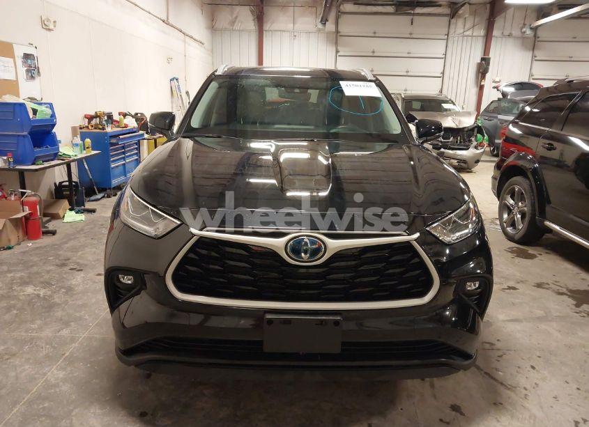 Photo 13 of 2022 Toyota Highlander HYBRID XLE BRONZE EDITION (VIN 5TDABRCHXNS537970)